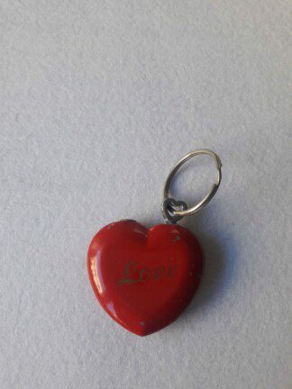 Forma de: corazón con la inscripción "Love" en su interior